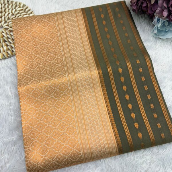 Soft silk with contrast pallu - SY303