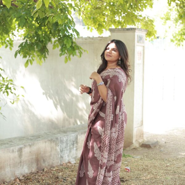 Poonguzhali (saree) - SY011