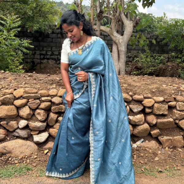 Kiara in Rama blue