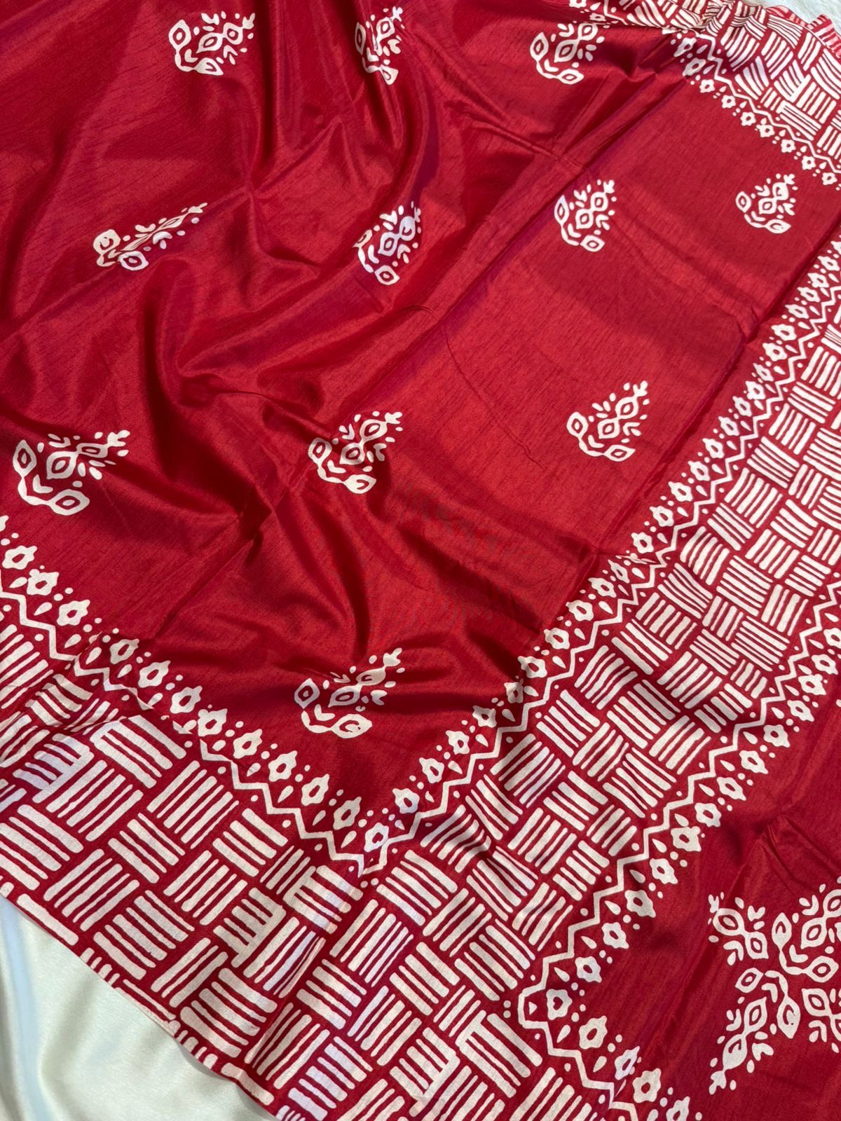 43acfb4a-d291-410b-b1fa-6d376e3e5072 Block printed Raw silk - Red - Image 1
