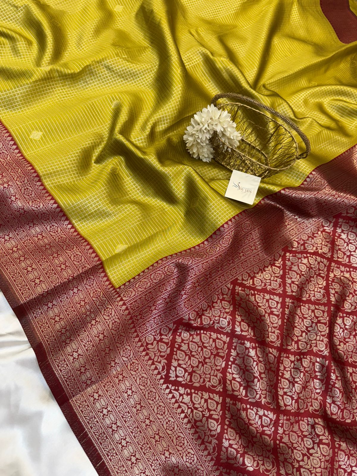 4ef9c698-2a43-4dd9-b03c-418a287ef9e1 Sundhari (Semi silk) - Lime green - Image 1
