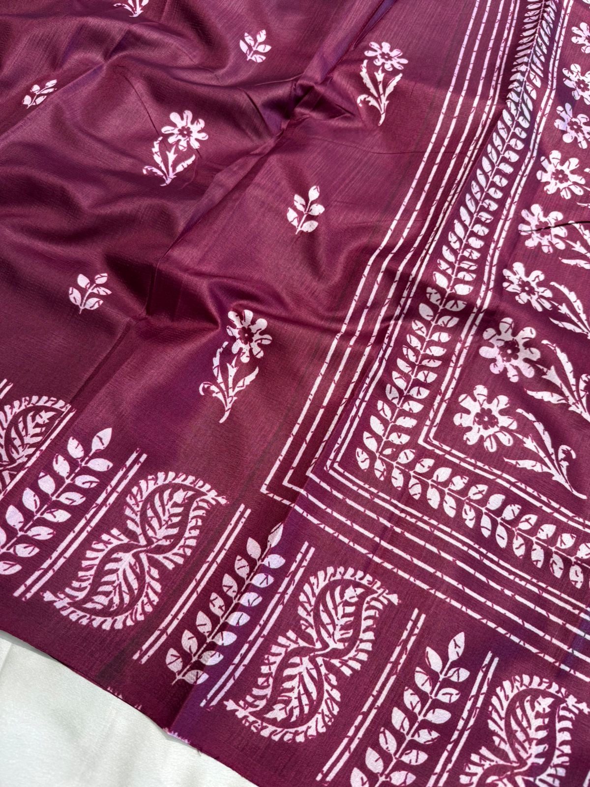 eee02fc5-30d4-4eac-b32b-73accb2f5cd4 Block printed Raw silk - Wine - Image 1
