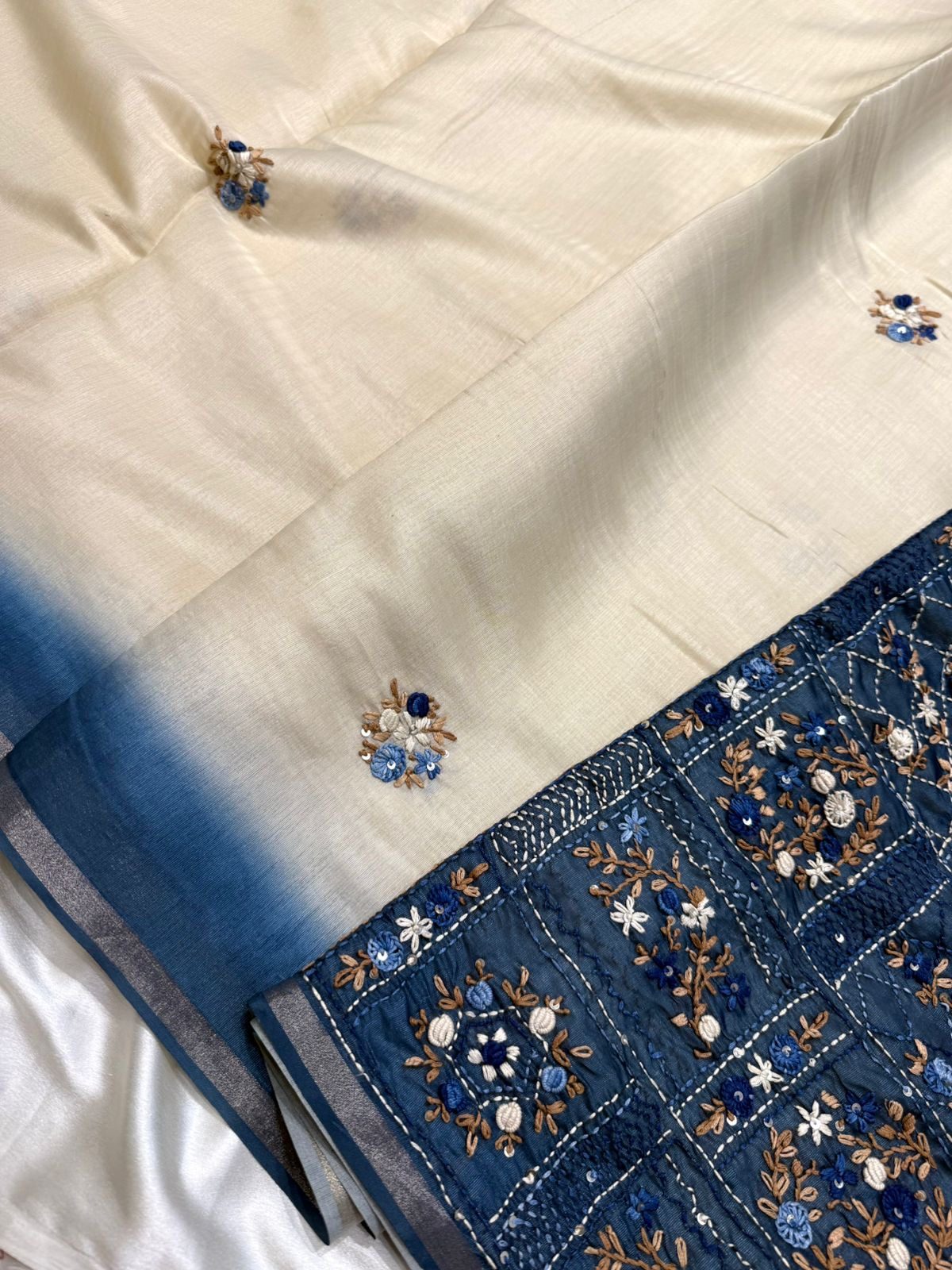327e6401-51a1-4eb3-86f9-ace5e01d904c Clara (Embroidered Linen) - Mystic blue - Image 1