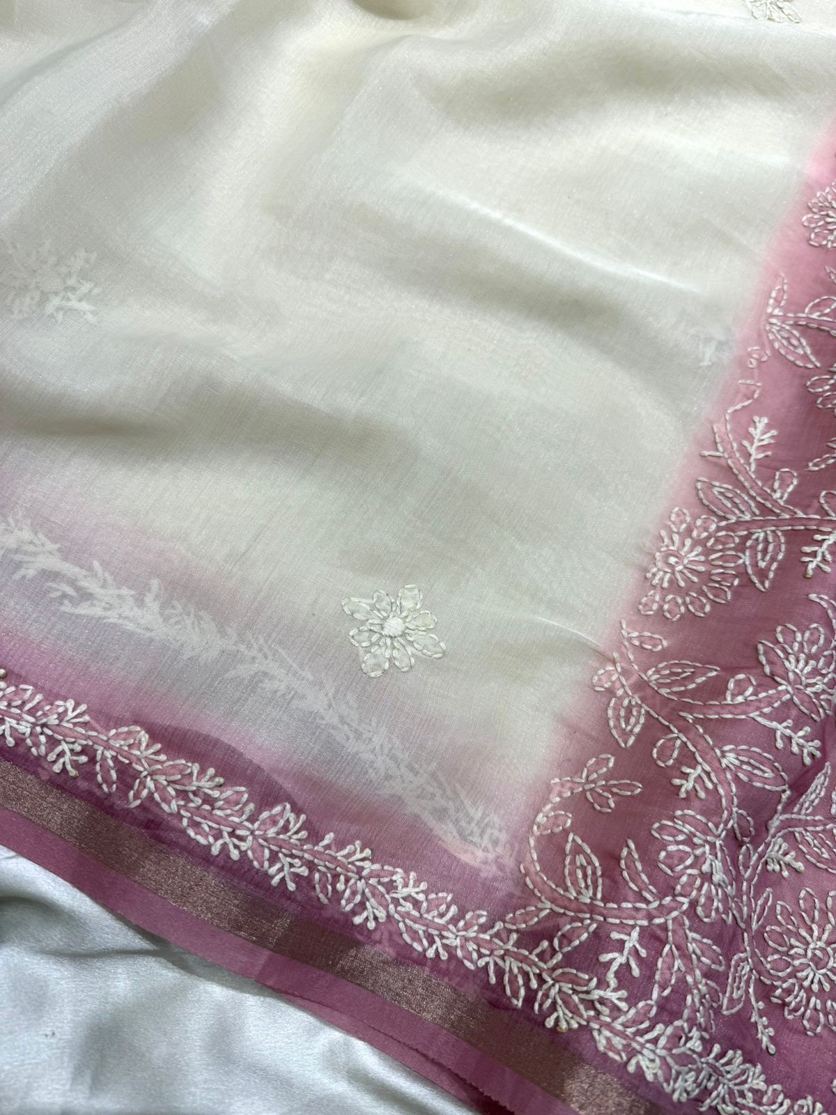 7cee50c7-9810-4ff8-92c4-b7c6b7b839af Clara (Embroidered Linen) - Pink blossom - Image 1