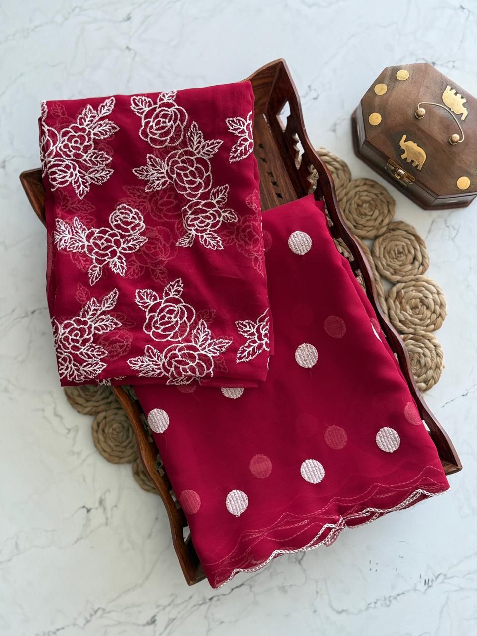 8de82a4f-adbc-4875-b2ce-f9343ba0be18 Retro (Embroidered georgette) - Wine red - Image 1