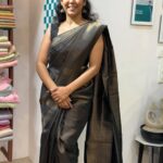 The Roses (Semi silk) - Charcoal grey