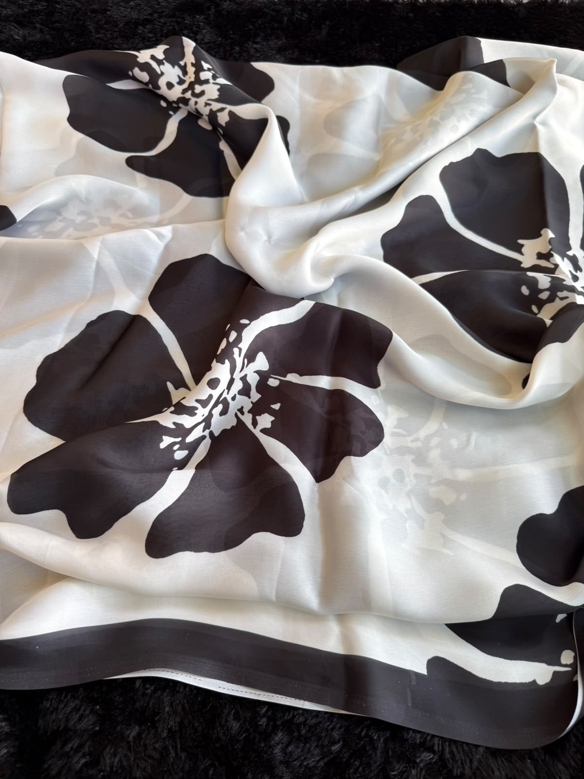 596d426a-6f3d-4368-9f6c-da6ba3e26678 The fairy (Satin silk) - Monochrome - Image 1