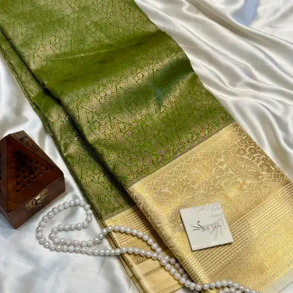 Thozhi (Kanchi Semi silk) - Green & Ivory