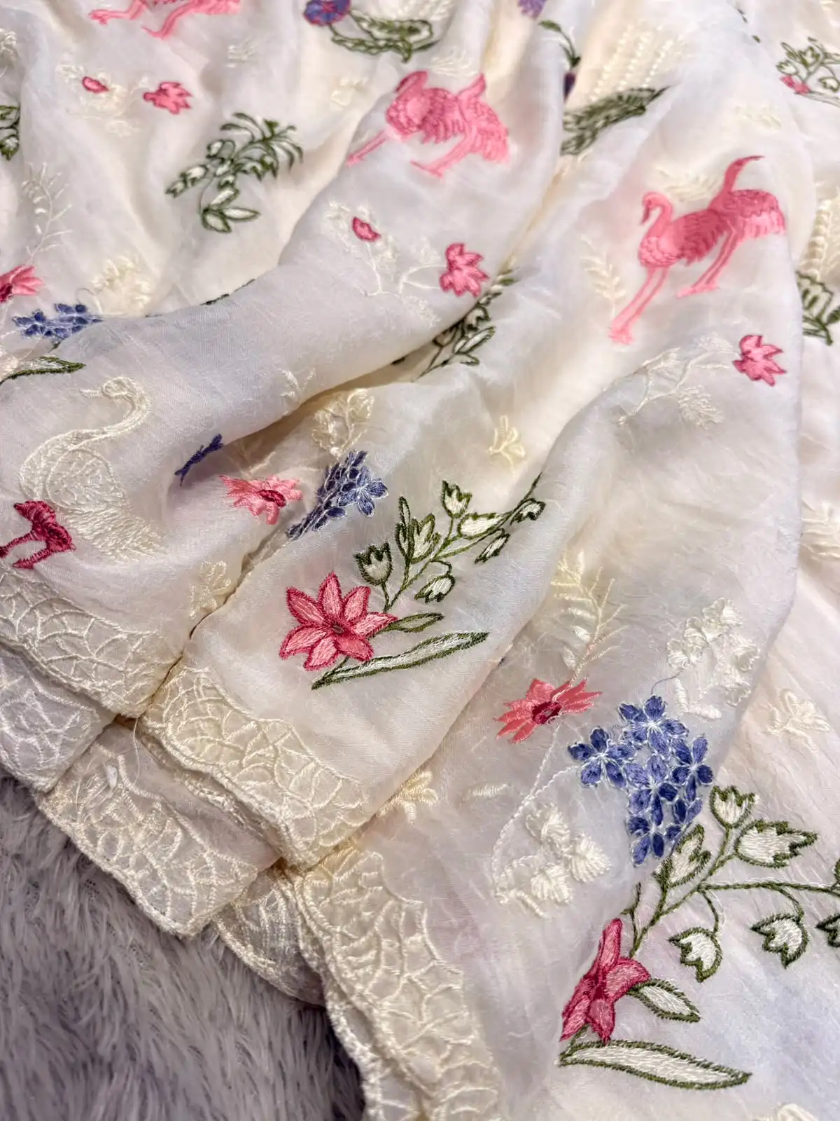 cf3dbb6c-14fc-4e2f-9669-bc1d3b9e4d93 Flamingo garden (Fendi silk) - Ivory - Image 1